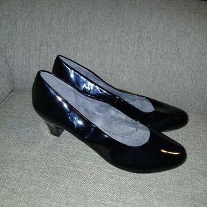 Elegant Black Aerosoles Women's Heels. Size 8.5
